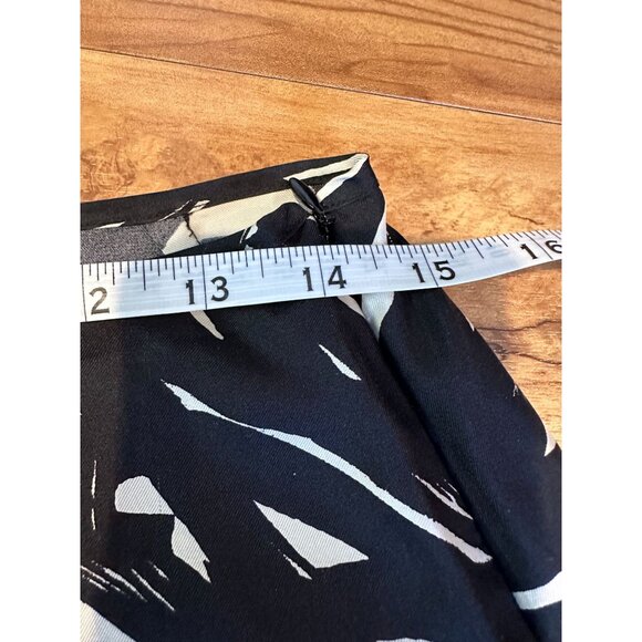 The Limited 100% Silk Skirt – Size 6 – Black & White Abstract Print - Picture 7 of 9